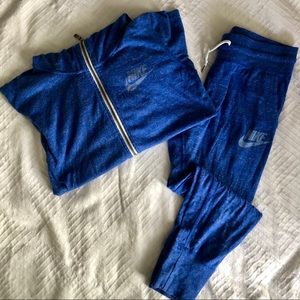 Nike zip up sweater and sweats. (Small)